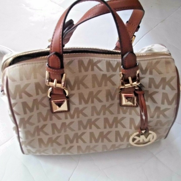 Michael Kors Camel Luggage Signature Medium Satche - Picture 2 of 8